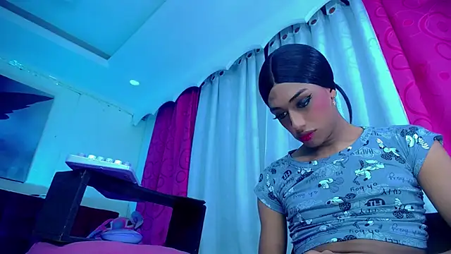 Snapshot of NahomiCamper chatting on September 26, 2025, 2:40 am NahomiCamper online show from September 26, 2025, 2:40 am