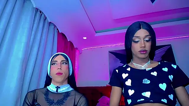 Snapshot of NahomiCamper chatting on October 19, 2025, 1:30 am NahomiCamper online show from October 19, 2025, 1:30 am