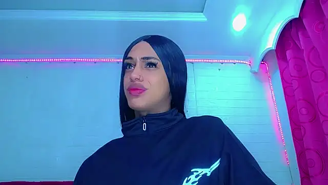 NahomiCamper online show from March 19, 2026, 7:47 pm