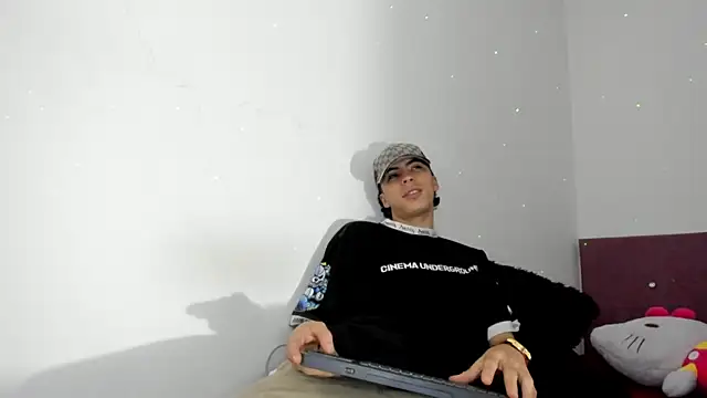 HeellBoy  online show from December 21, 2025, 1:19 am