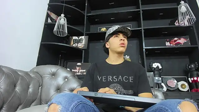 HeellBoy  online show from October 16, 2025, 8:50 pm