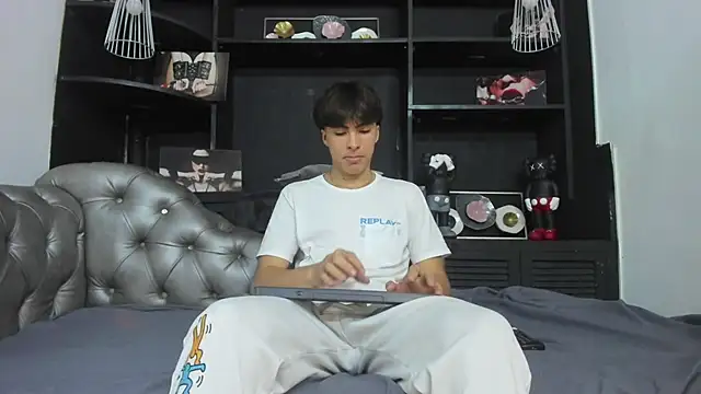 HeellBoy  online show from October 14, 2025, 7:47 pm