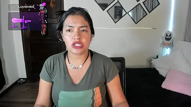 arianithaxox online show from November 8, 2025, 8:40 am