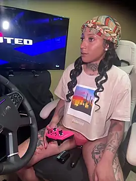 CrownedNyaries online show from March 7, 2025, 8:33 pm