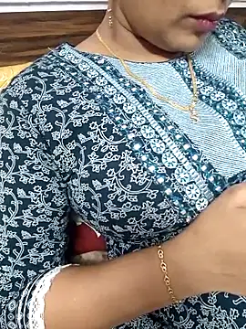 Snapshot of samitasharma chatting on February 4, 2026, 2:01 pm samitasharma online show from February 4, 2026, 2:01 pm