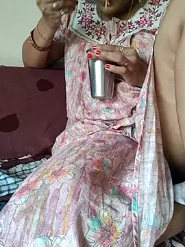 Snapshot of samitasharma chatting on February 18, 2026, 5:05 am samitasharma online show from February 18, 2026, 5:05 am