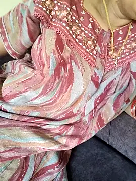 Snapshot of samitasharma chatting on February 16, 2026, 5:50 am samitasharma online show from February 16, 2026, 5:50 am