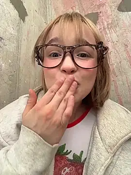 Baby Tiny online show from May 17, 2026, 2:39 pm