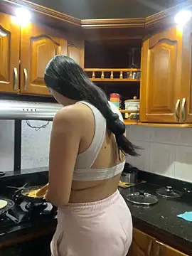 karla nill online show from November 10, 2025, 4:56 pm