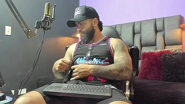 Snapshot of Lyon_vach chatting on September 22, 2025, 9:54 pm Lyon vach online show from September 22, 2025, 9:54 pm