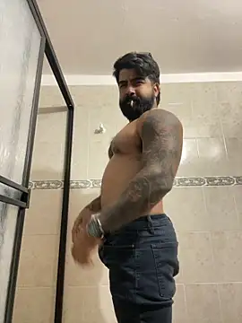 Snapshot of Lyon_vach chatting on October 21, 2025, 1:10 pm Lyon vach online show from October 21, 2025, 1:10 pm