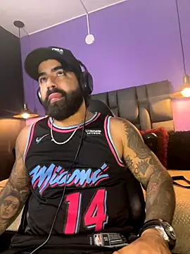 Snapshot of Lyon_vach chatting on October 15, 2025, 10:07 pm Lyon vach online show from October 15, 2025, 10:07 pm