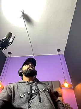 Snapshot of Lyon_vach chatting on October 12, 2025, 10:33 pm Lyon vach online show from October 12, 2025, 10:33 pm