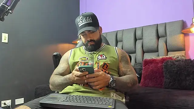 Snapshot of Lyon_vach chatting on September 23, 2025, 8:05 pm Lyon vach online show from September 23, 2025, 8:05 pm