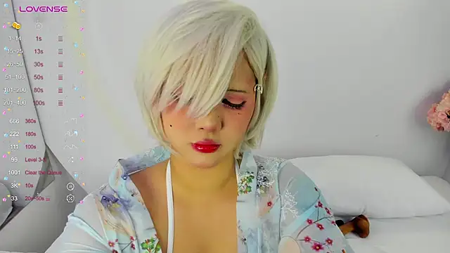 Snapshot of NanaOsaky chatting on February 4, 2025, 12:33 pm NanaOsaky online show from February 4, 2025, 12:33 pm