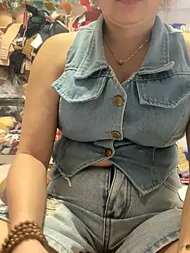 Snapshot of Cesywet chatting on September 26, 2025, 6:31 am Cesywet online show from September 26, 2025, 6:31 am