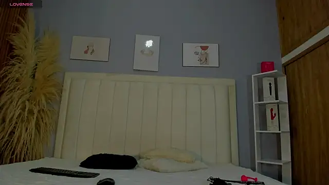 Paula-Brown1 online show from October 17, 2025, 7:04 pm