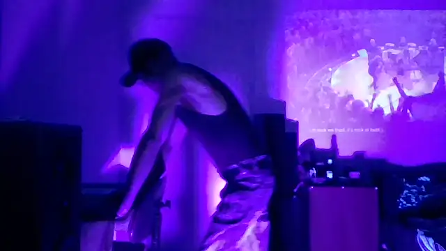 Snapshot of brunoguunot chatting on October 30, 2025, 9:22 pm brunoguunot online show from October 30, 2025, 9:22 pm