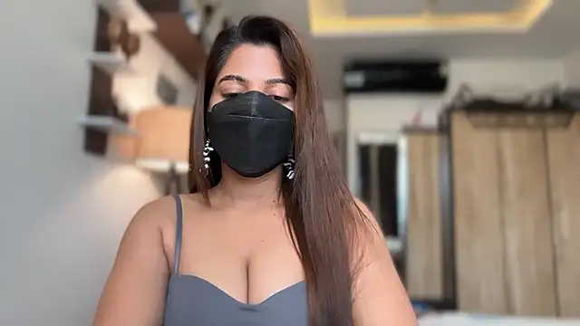 Hotty-Sana online show from April 14, 2026, 5:12 am