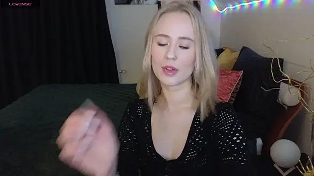 Snapshot of SashaBrooks chatting on October 8, 2025, 6:08 pm SashaBrooks online show from October 8, 2025, 6:08 pm