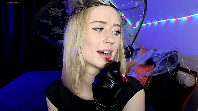 Snapshot of SashaBrooks chatting on October 29, 2025, 6:07 pm SashaBrooks online show from October 29, 2025, 6:07 pm