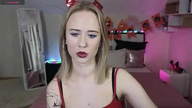 Snapshot of SashaBrooks chatting on October 27, 2025, 1:34 pm SashaBrooks online show from October 27, 2025, 1:34 pm