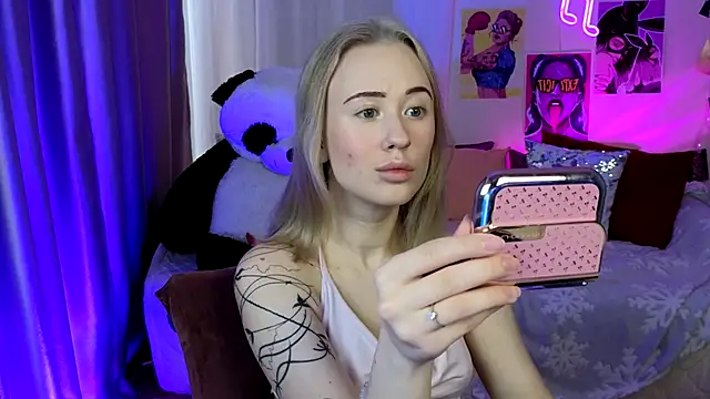 Snapshot of SashaBrooks chatting on October 18, 2025, 1:35 pm SashaBrooks online show from October 18, 2025, 1:35 pm