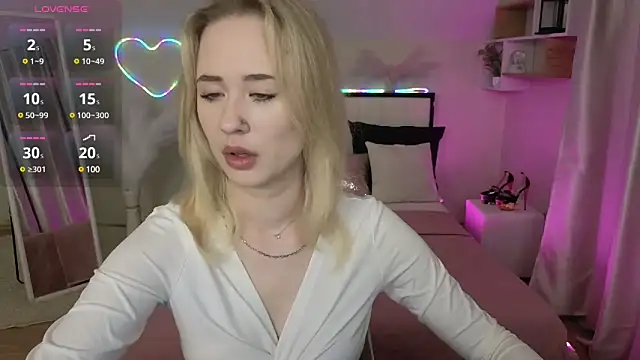 Snapshot of SashaBrooks chatting on February 16, 2025, 6:10 pm SashaBrooks online show from February 16, 2025, 6:10 pm