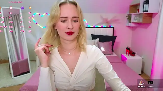 Snapshot of SashaBrooks chatting on March 21, 2025, 6:07 pm SashaBrooks online show from March 21, 2025, 6:07 pm