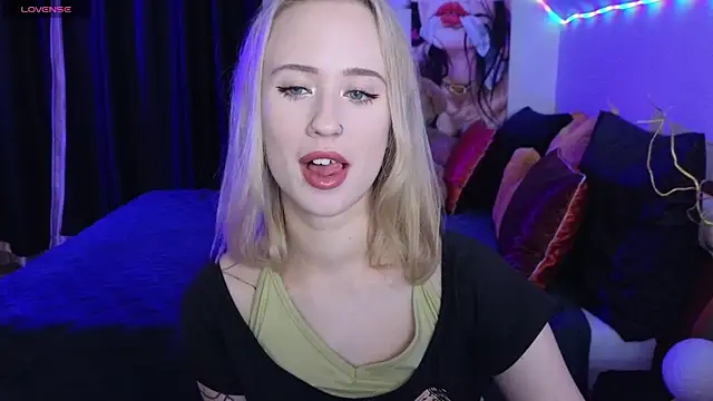 Snapshot of SashaBrooks chatting on October 19, 2025, 6:10 pm SashaBrooks online show from October 19, 2025, 6:10 pm