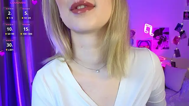 Snapshot of SashaBrooks chatting on March 1, 2026, 2:17 pm SashaBrooks online show from March 1, 2026, 2:17 pm