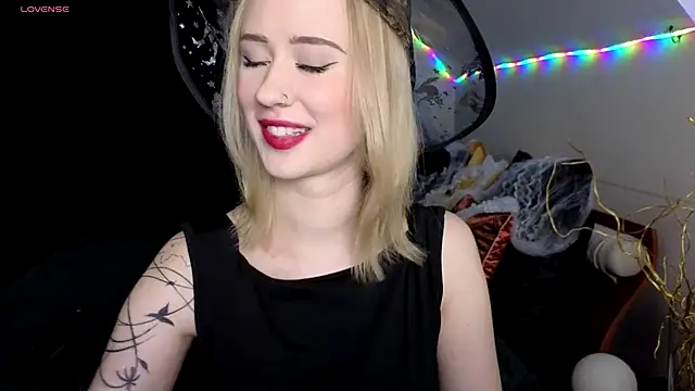 Snapshot of SashaBrooks chatting on October 30, 2025, 6:05 pm SashaBrooks online show from October 30, 2025, 6:05 pm