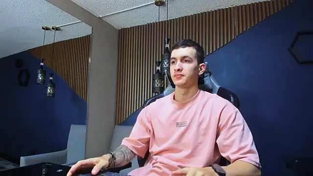 Snapshot of JacksonOlsenn chatting on February 13, 2025, 2:20 pm JacksonOlsenn online show from February 13, 2025, 2:20 pm