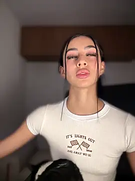 Snapshot of maddy_bronw_ chatting on February 23, 2025, 9:55 am maddy bronw online show from February 23, 2025, 9:55 am