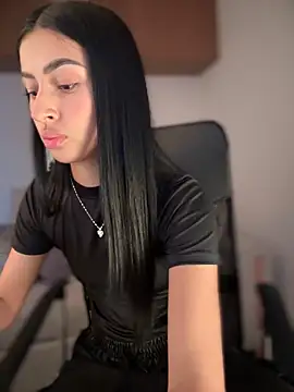 Snapshot of maddy_bronw_ chatting on March 13, 2025, 6:23 pm maddy bronw online show from March 13, 2025, 6:23 pm