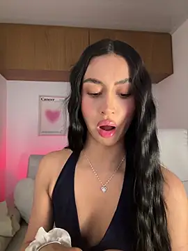 Snapshot of maddy_bronw_ chatting on October 29, 2025, 11:36 pm maddy bronw online show from October 29, 2025, 11:36 pm