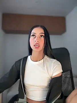 Snapshot of maddy_bronw_ chatting on February 24, 2025, 9:41 pm maddy bronw online show from February 24, 2025, 9:41 pm