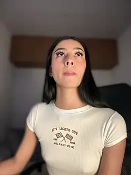 Snapshot of maddy_bronw_ chatting on March 11, 2025, 10:42 pm maddy bronw online show from March 11, 2025, 10:42 pm