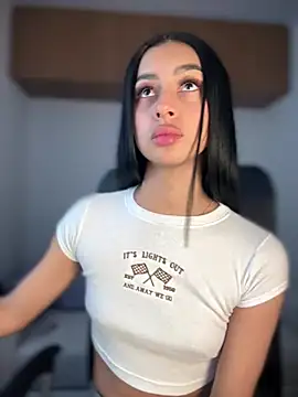 Snapshot of maddy_bronw_ chatting on February 28, 2025, 10:39 pm maddy bronw online show from February 28, 2025, 10:39 pm