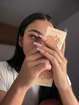 Snapshot of maddy_bronw_ chatting on February 18, 2025, 3:10 am maddy bronw online show from February 18, 2025, 3:10 am