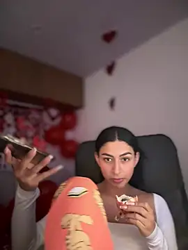 Snapshot of maddy_bronw_ chatting on February 13, 2025, 9:06 pm maddy bronw online show from February 13, 2025, 9:06 pm