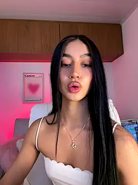 Snapshot of maddy_bronw_ chatting on September 15, 2025, 10:32 pm maddy bronw online show from September 15, 2025, 10:32 pm