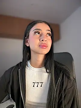 Snapshot of maddy_bronw_ chatting on March 7, 2025, 10:10 pm maddy bronw online show from March 7, 2025, 10:10 pm