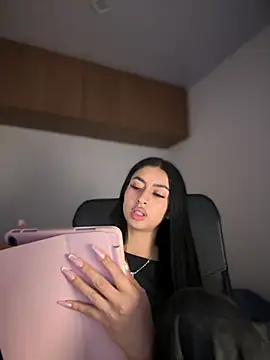 Snapshot of maddy_bronw_ chatting on March 15, 2025, 5:30 am maddy bronw online show from March 15, 2025, 5:30 am