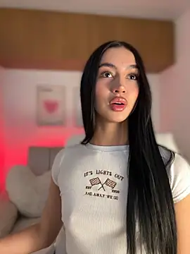 Snapshot of maddy_bronw_ chatting on October 15, 2025, 10:07 pm maddy bronw online show from October 15, 2025, 10:07 pm