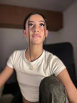 Snapshot of maddy_bronw_ chatting on March 6, 2025, 4:19 am maddy bronw online show from March 6, 2025, 4:19 am