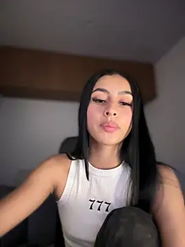 Snapshot of maddy_bronw_ chatting on March 8, 2025, 7:27 am maddy bronw online show from March 8, 2025, 7:27 am