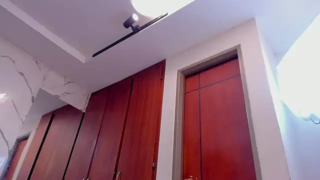 evelyn wine online show from October 17, 2025, 1:13 pm