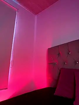 NINA 18 YEARS online show from November 4, 2025, 8:56 pm