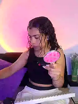 Snapshot of NINA_18_YEARS chatting on January 10, 2025, 9:10 pm NINA 18 YEARS online show from January 10, 2025, 9:10 pm